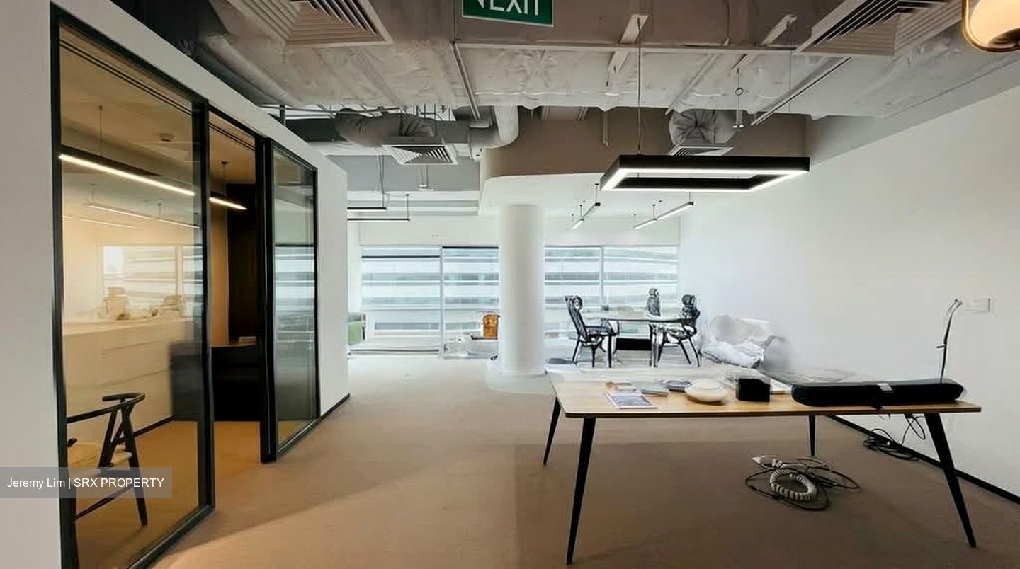 Gateway East (D7), Office #556554441